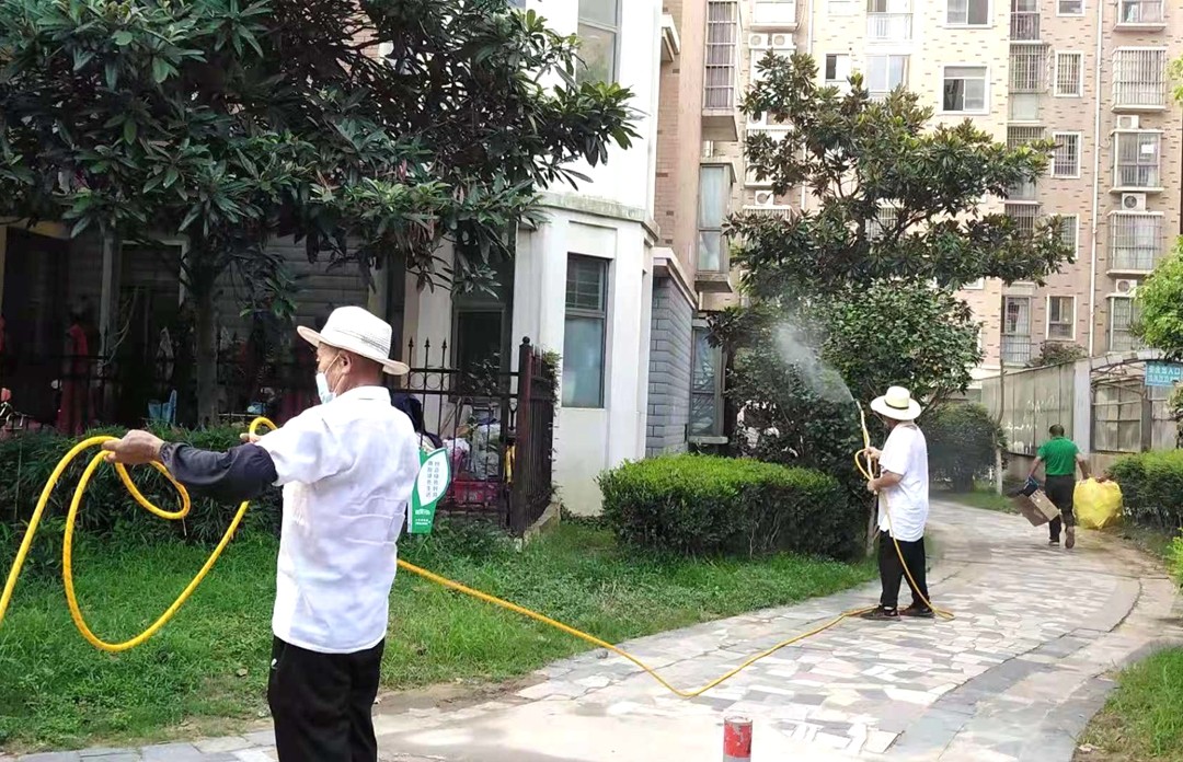 噴灑農藥1_副本.jpg 噴灑農藥1_副本.jpg